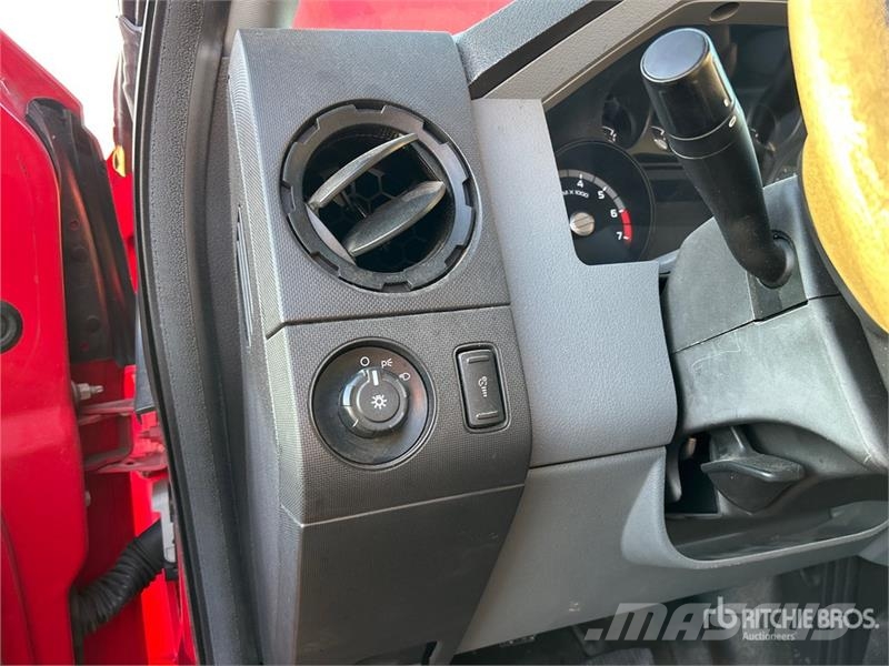 Ford F-250 XL 4x4 Crew Cab Pickup Ostalo