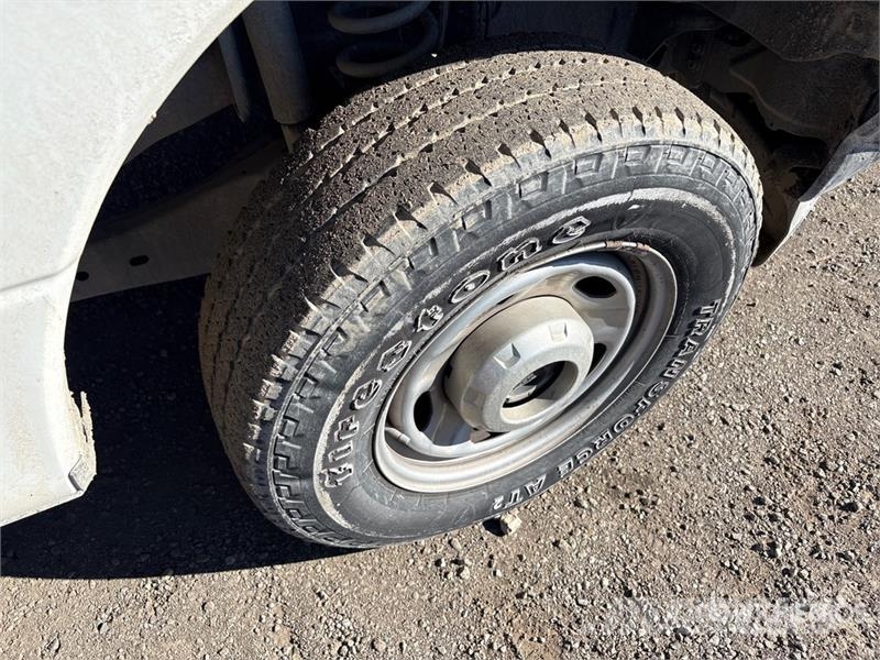 Ford F-250 XL 4x4 Crew Cab Pickup Outros