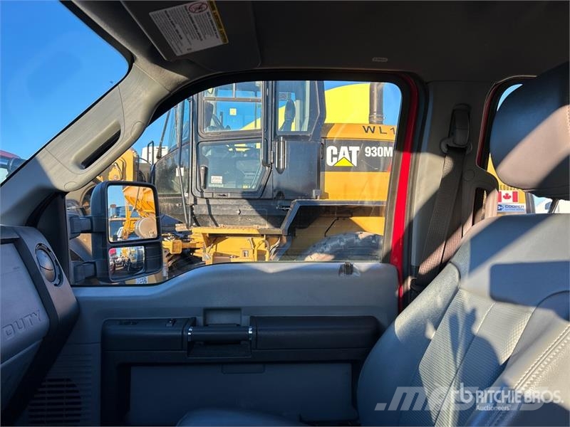 Ford F-250 XL 4x4 Crew Cab Pickup Ostalo