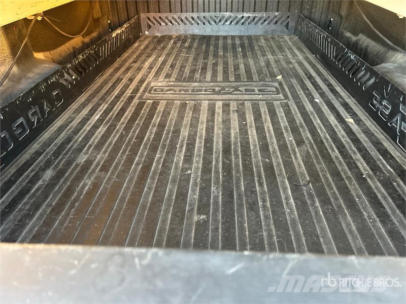 Ford F-250 XL 4x4 Crew Cab Pickup Ostalo