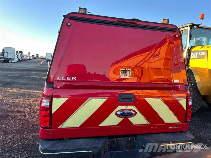 Ford F-250 XL 4x4 Crew Cab Pickup Ostalo