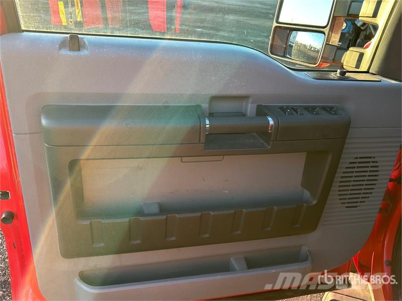 Ford F-250 XL 4x4 Crew Cab Pickup Ostalo