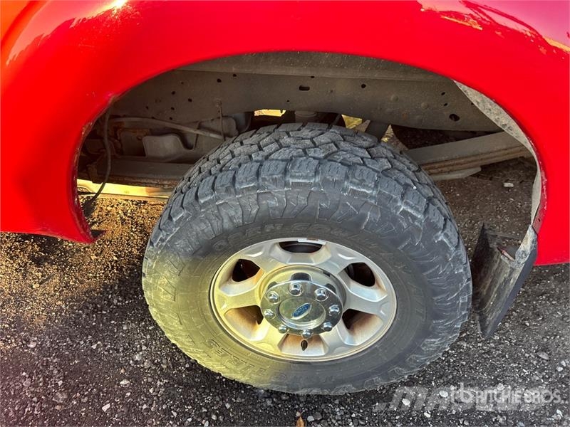 Ford F-250 XL 4x4 Crew Cab Pickup Ostalo