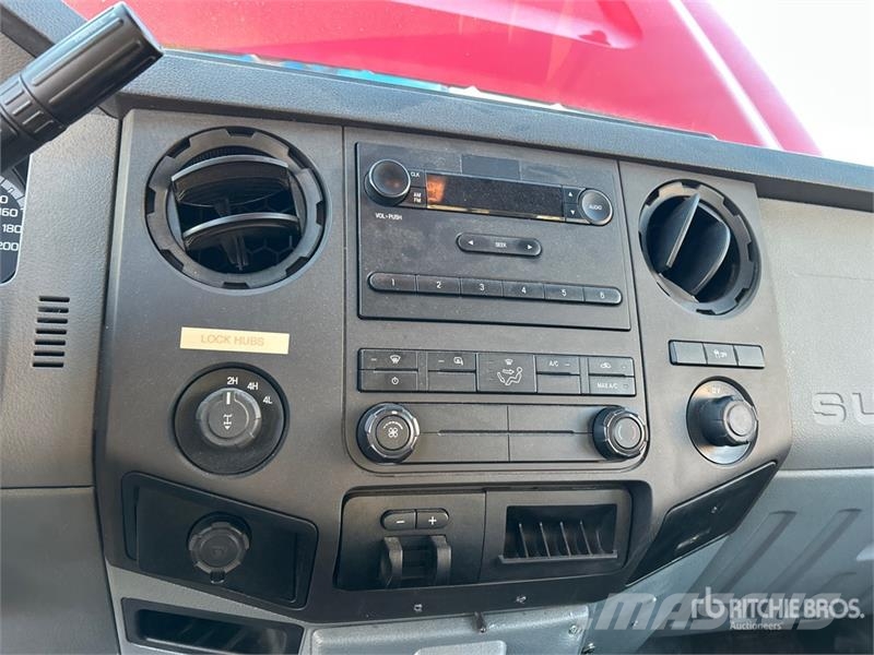 Ford F-250 XL 4x4 Crew Cab Pickup Ostalo