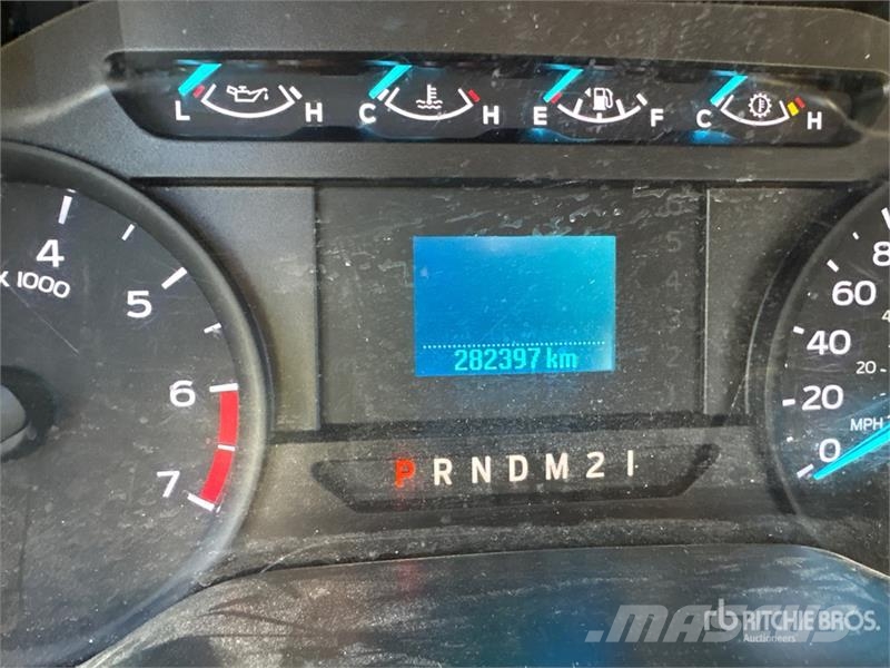 Ford F-250 XL 4x4 Crew Cab Pickup Outros