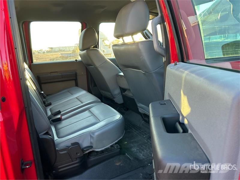 Ford F-250 XL 4x4 Crew Cab Pickup Ostalo