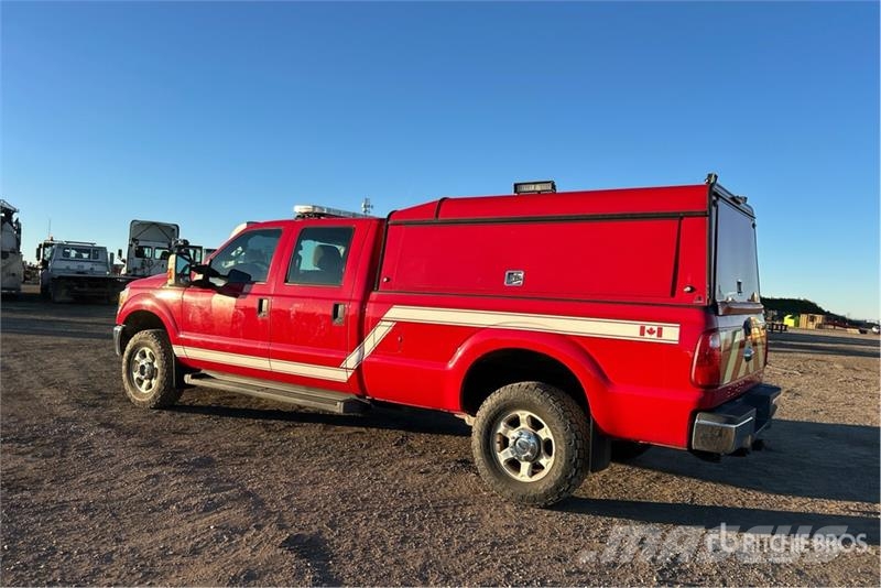 Ford F-250 XL 4x4 Crew Cab Pickup Ostalo