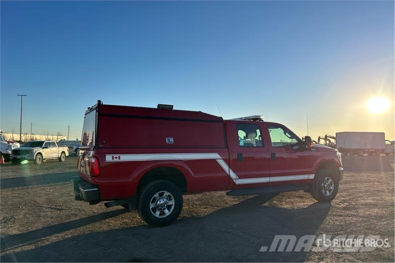 Ford F-250 XL 4x4 Crew Cab Pickup Ostalo