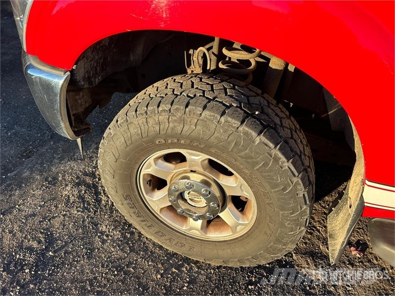Ford F-250 XL 4x4 Crew Cab Pickup Ostalo