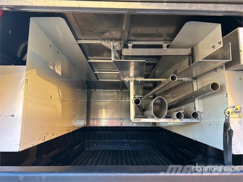Ford F-250 XL 4x4 Crew Cab Pickup Ostalo