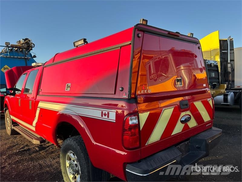 Ford F-250 XL 4x4 Crew Cab Pickup Ostalo