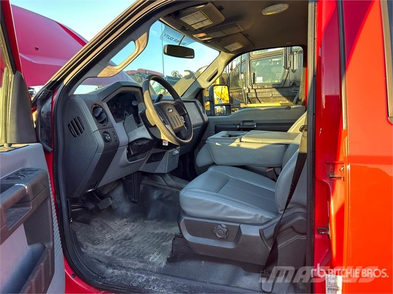 Ford F-250 XL 4x4 Crew Cab Pickup Ostalo