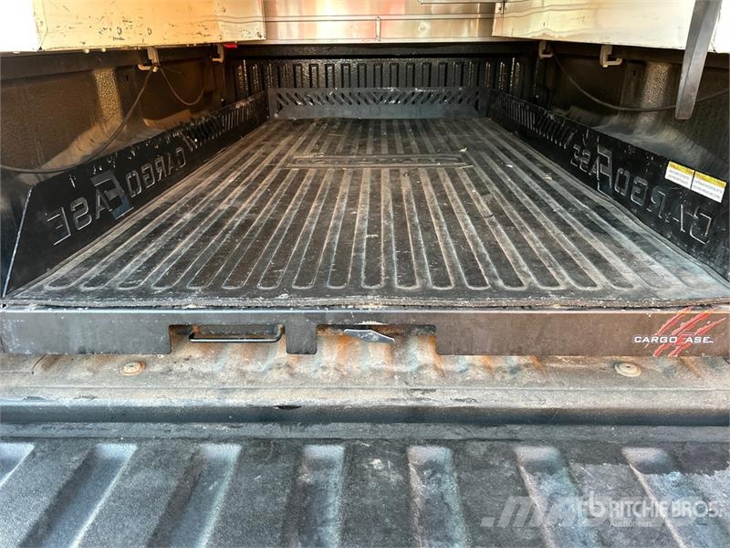 Ford F-250 XL 4x4 Crew Cab Pickup Ostalo