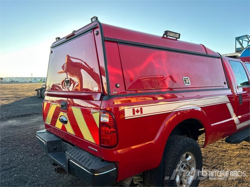 Ford F-250 XL 4x4 Crew Cab Pickup Ostalo