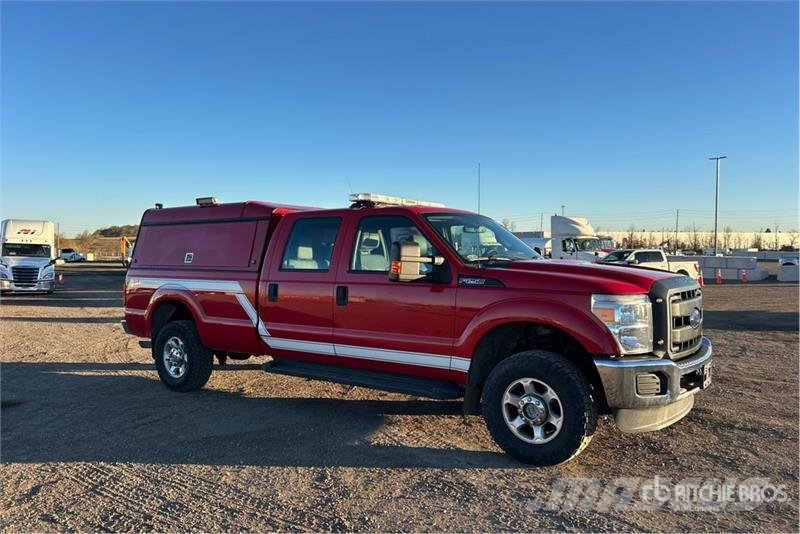 Ford F-250 XL 4x4 Crew Cab Pickup Ostalo