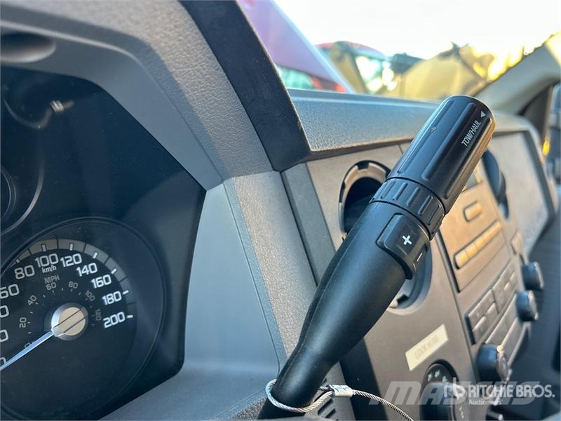 Ford F-250 XL 4x4 Crew Cab Pickup Ostalo