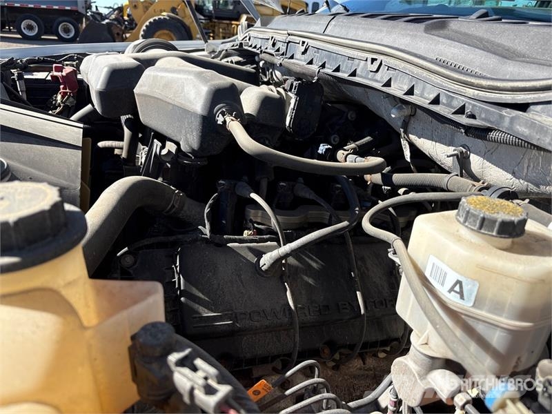 Ford F-250 XL 4x4 Crew Cab Pickup Outros