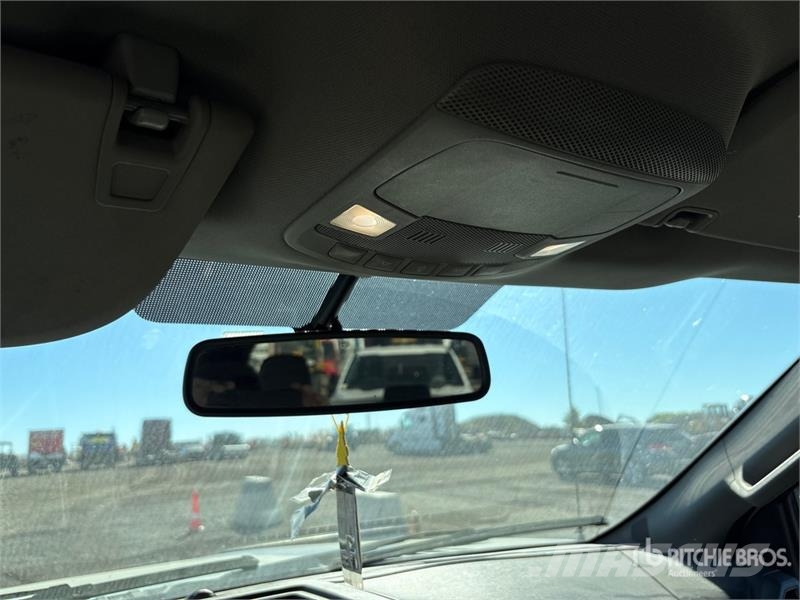 Ford F-250 XL 4x4 Crew Cab Pickup Outros