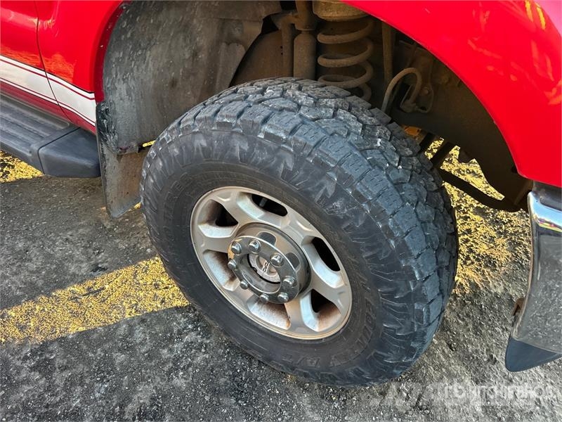 Ford F-250 XL 4x4 Crew Cab Pickup Ostalo