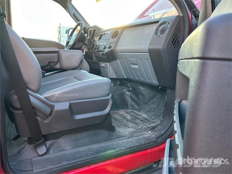 Ford F-250 XL 4x4 Crew Cab Pickup Ostalo
