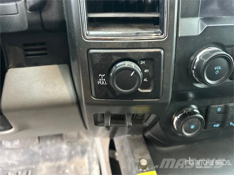 Ford F-250 XL 4x4 Extended Cab Utility Truck Pickup/Sideaflæsning