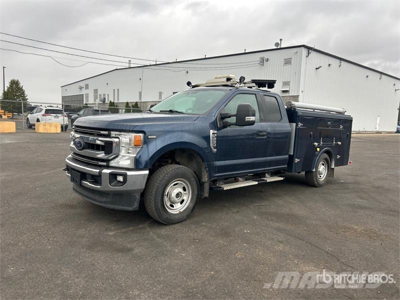 Ford F-250 XL 4x4 Extended Cab Utility Truck Pickup/Sideaflæsning