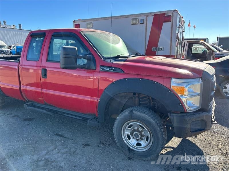 Ford F-250 XL 4x4 Extended Cab Pickup Inne
