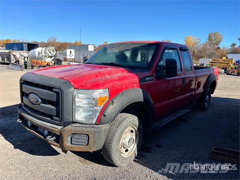 Ford F-250 XL 4x4 Extended Cab Pickup Inne