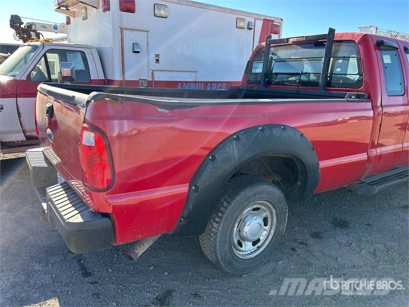 Ford F-250 XL 4x4 Extended Cab Pickup Inne