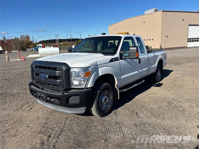 Ford F-250 XL 4x4 Extended Cab Pickup Muu