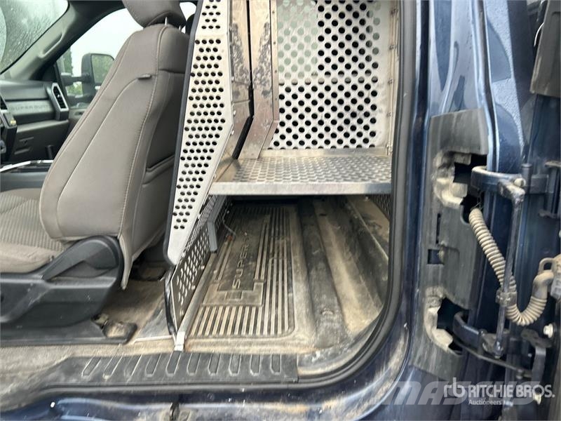 Ford F-250 XL 4x4 Extended Cab Utility Truck Pickup/Sideaflæsning