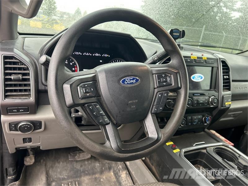 Ford F-250 XL 4x4 Extended Cab Utility Truck Pickup/Sideaflæsning