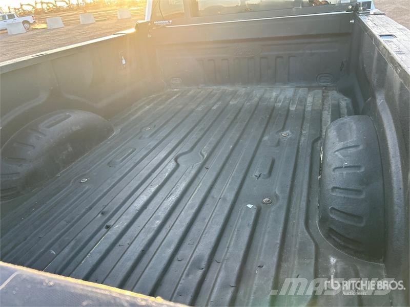 Ford F-250 XL 4x4 Extended Cab Pickup Ostalo