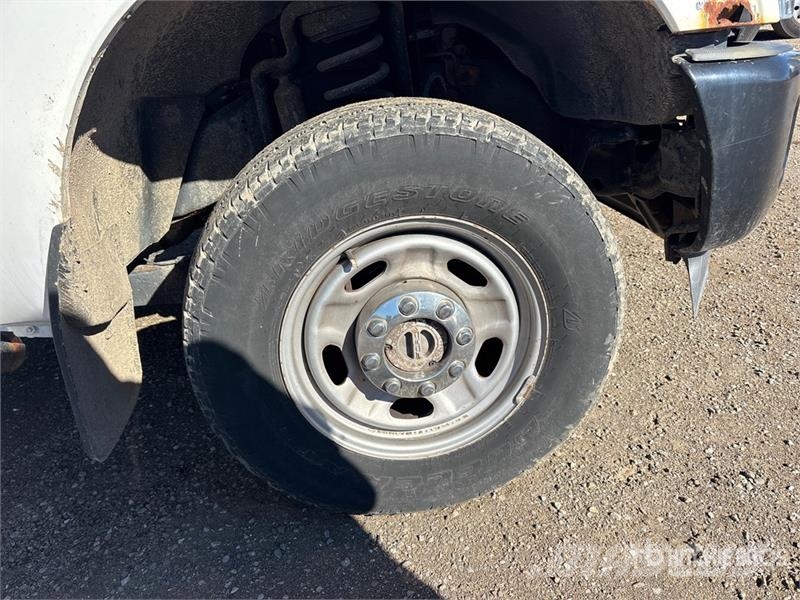 Ford F-250 XL 4x4 Extended Cab Pickup Muu