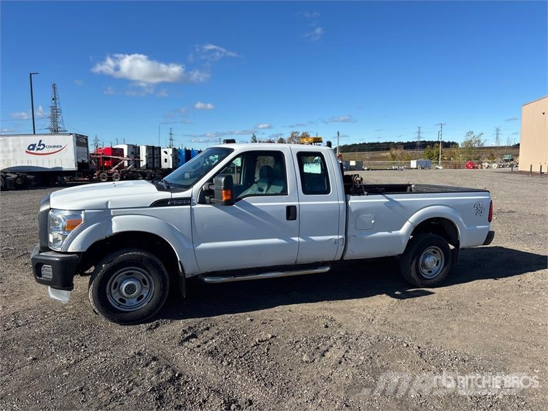 Ford F-250 XL 4x4 Extended Cab Pickup Muu