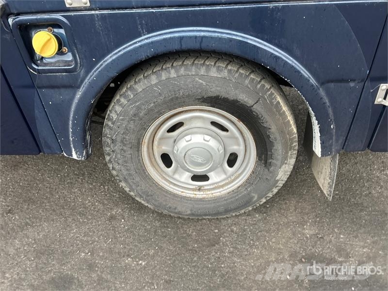 Ford F-250 XL 4x4 Extended Cab Utility Truck Pickup/Sideaflæsning