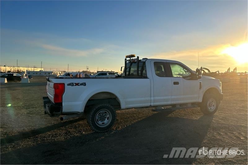 Ford F-250 XL 4x4 Extended Cab Pickup Ostalo