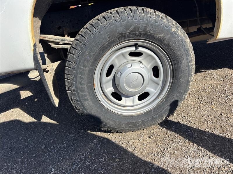 Ford F-250 XL 4x4 Extended Cab Pickup Muu