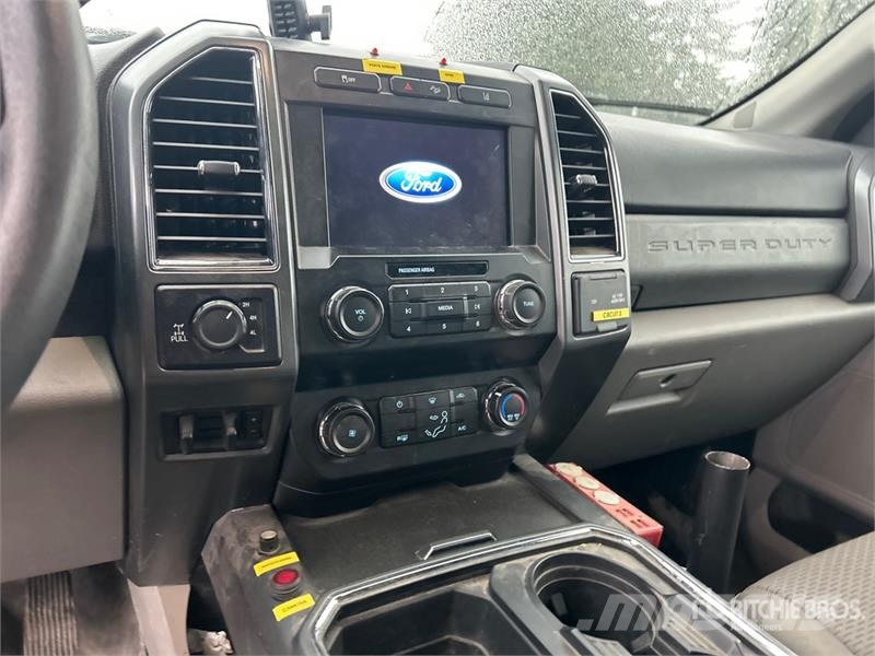 Ford F-250 XL 4x4 Extended Cab Utility Truck Pickup/Sideaflæsning