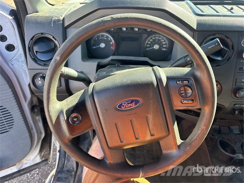 Ford F-250 XL 4x4 Extended Cab Pickup Muu