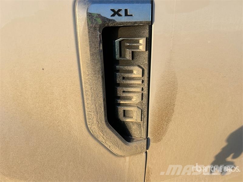Ford F-250 XL 4x4 Extended Cab Pickup Ostalo