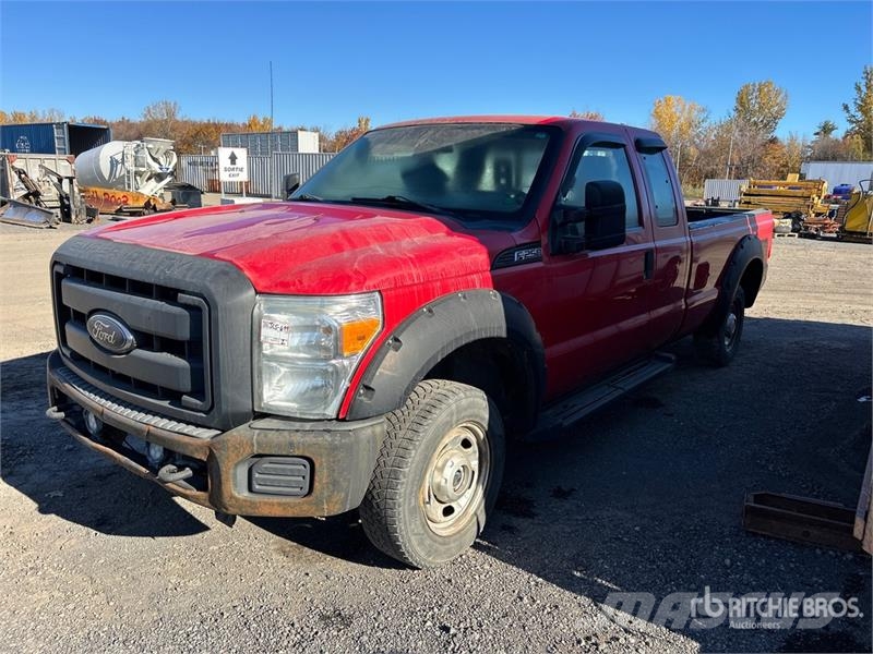 Ford F-250 XL 4x4 Extended Cab Pickup Inne