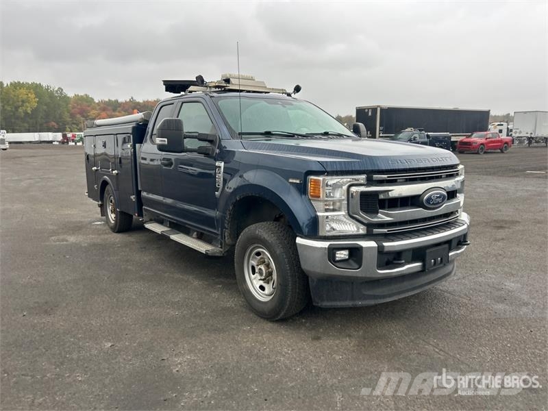 Ford F-250 XL 4x4 Extended Cab Utility Truck Pickup/Sideaflæsning