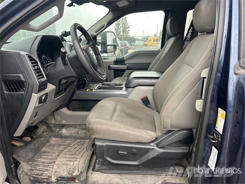 Ford F-250 XL 4x4 Extended Cab Utility Truck Pickup/Sideaflæsning