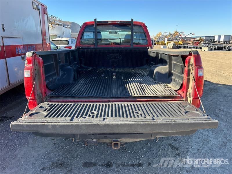 Ford F-250 XL 4x4 Extended Cab Pickup Inne
