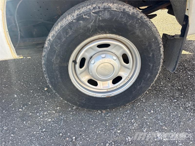 Ford F-250 XL 4x4 Extended Cab Pickup Muu
