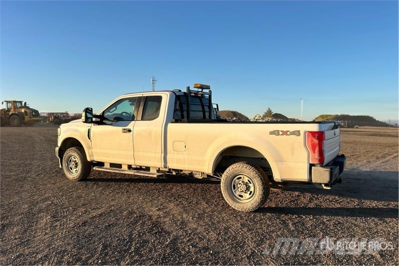 Ford F-250 XL 4x4 Extended Cab Pickup Ostalo