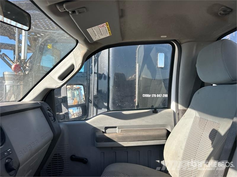 Ford F-250 XL 4x4 Pickup Iné