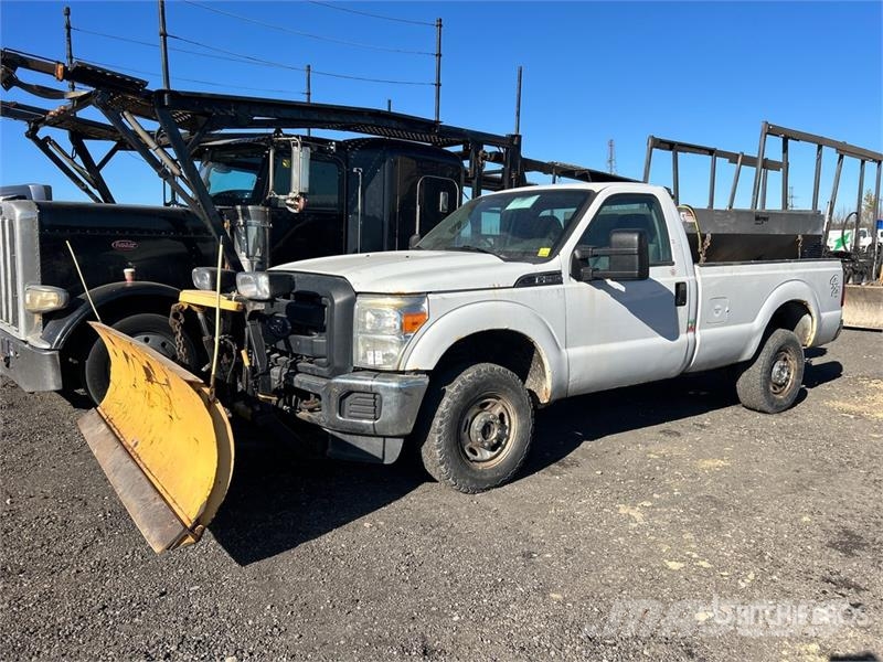 Ford F-250 XL 4x4 Pickup Iné