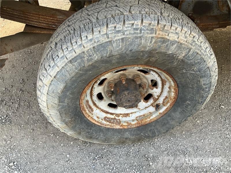 Ford F-250 XL 4x4 Pickup Outros